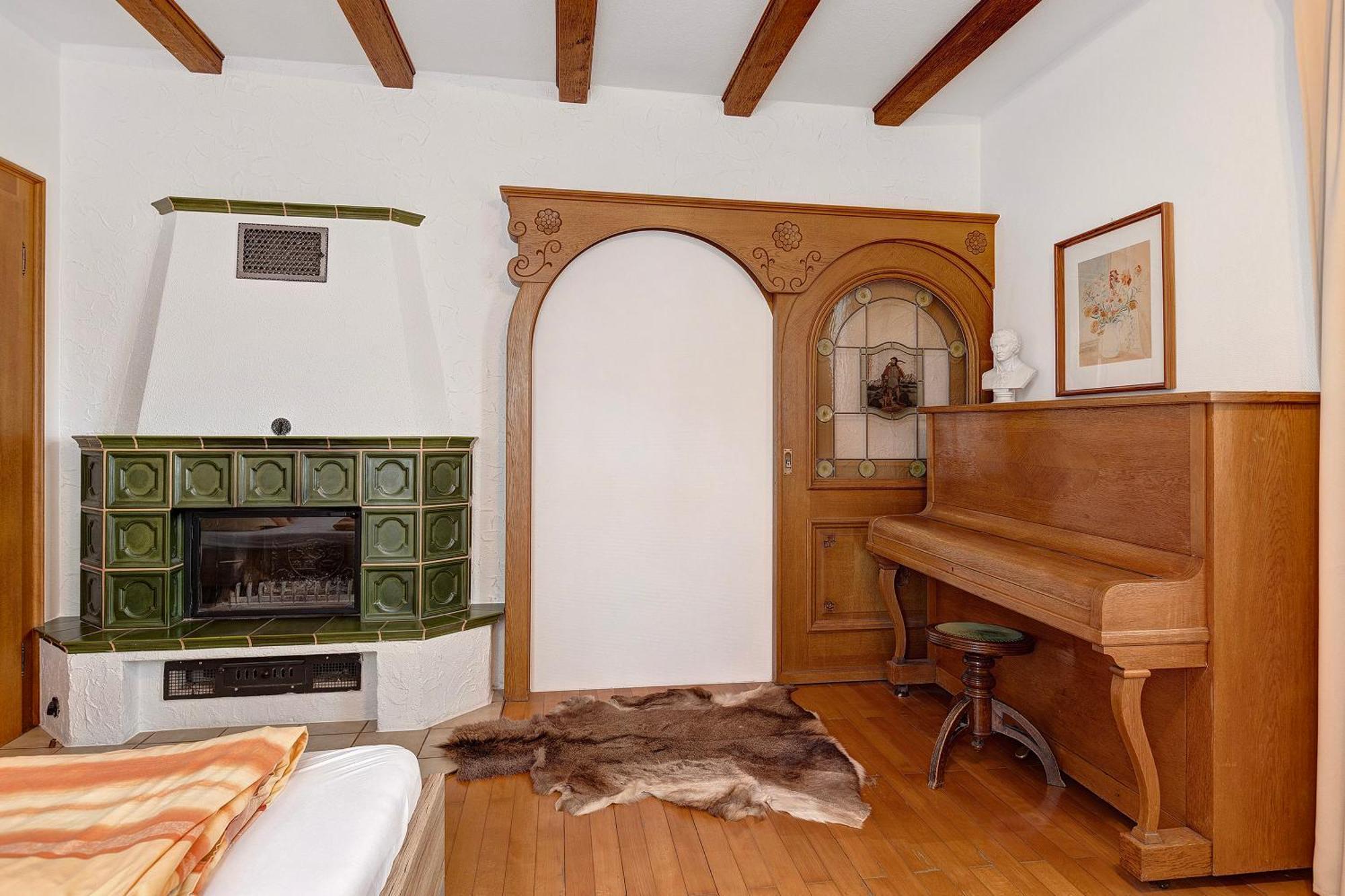 Rotes Haus Ueber Den Weinbergen Apartment *